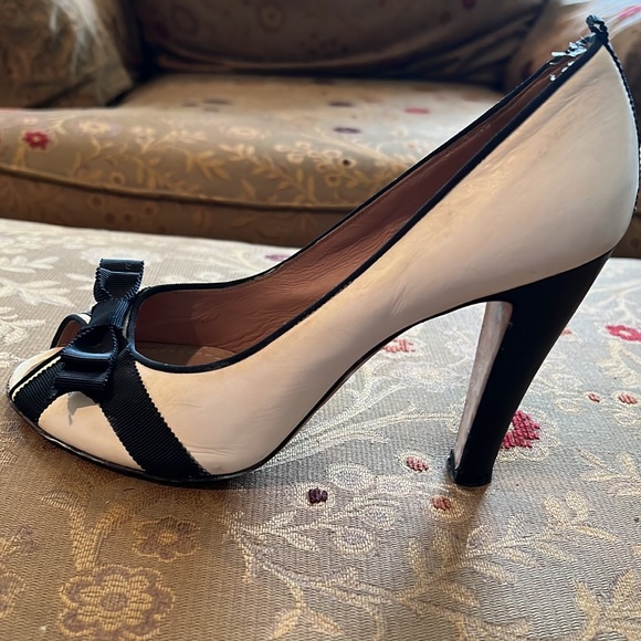 3/$36 Marc Jacobs Bow Heel - Picture 4 of 10